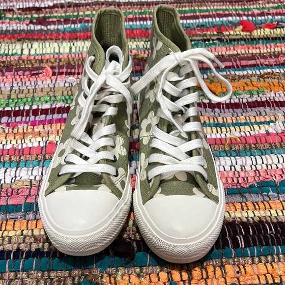 American Eagle Sneakers - Picture 2 of 4